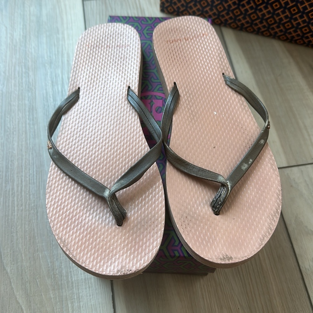 Tory Burch flip flops SZ8